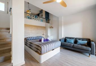 Hauzify I Apartament Casals has Balcony rooms