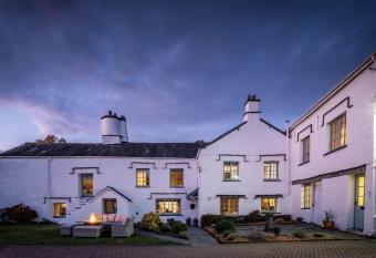 Bordriggs Farm grade 2 listed 6 bedroom, Hot Tub, 13 Guests, 3 Properties has Balcony rooms