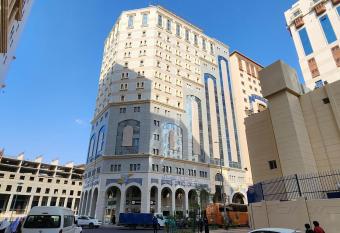 Deyar Al Eiman Hotel -                                  allows 18 year olds to book a room