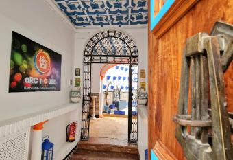 Arc House Mezquita - Only adults allows 18 year olds to book a room