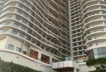 C  n h    duplex, 3 ph  ng ng   , ti   n   ch 5 sao has rooms with a private hot tub