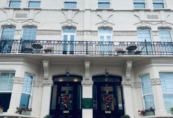 The Avonmore Olympia has Balcony rooms