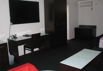 Gympie Muster Inn has rooms with a private hot tub