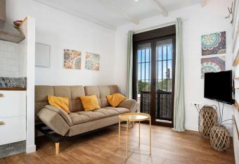 Estudio Clara 1 has Balcony rooms