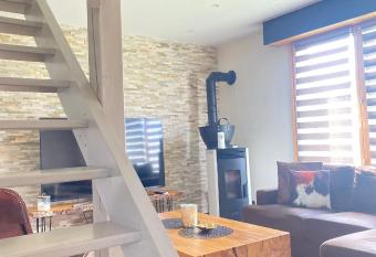 LE M  TABIEF D Esm   allows 18 year olds to book a room