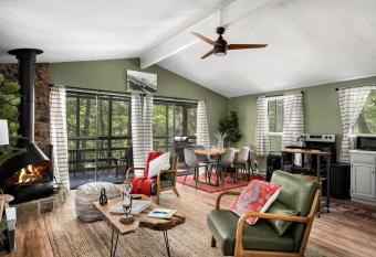 Sunny Cabin w Hot Tub, Grill, Porch, FirePit, WiFi has rooms with a private hot tub