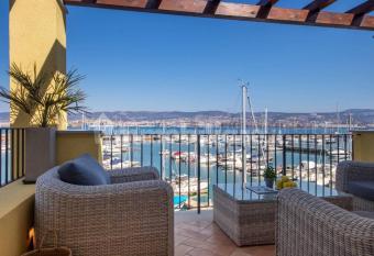 Tra Sole & Mare- grande attico panoramico, Sauna, 4 terrazze has Balcony rooms