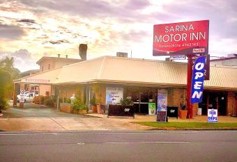Sarina Motor Inn has Balcony rooms
