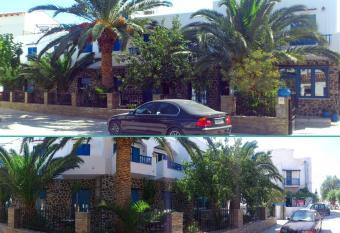 Foinikas Studios has Balcony rooms