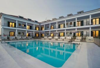 Bandama Golf Hotel allows 18 year olds to book a room