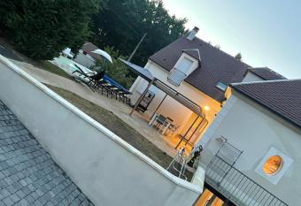 Room allows 18 year olds to book a room