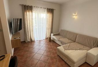 Parra Home Holidays - Close to Gal   Beach allows 18 year olds to book a room