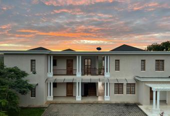 Kilifi County 5Bdrm Golf HolidayVilla,InfinityPool has Balcony rooms