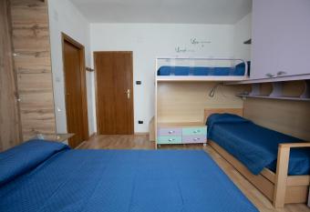 Mirea s Rooms has rooms with a private hot tub