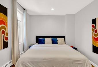 2P Central Location, History, TD Garden, Lil Italy has Balcony rooms