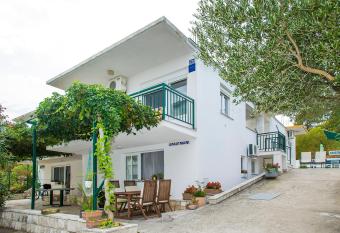 Apartments Zovko has Balcony rooms