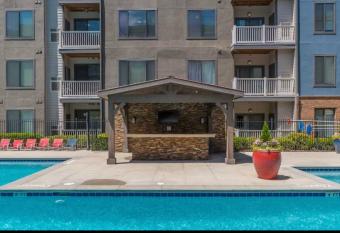 Modern spacious home with Pool/Ping pong table in Midtown Atlanta ! has Balcony rooms