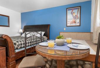 Big Bear Lake Front Lodge has Balcony rooms