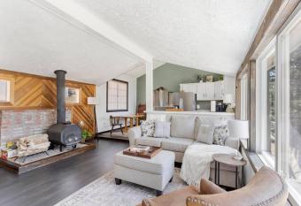 Cabin In The Woods - Tranquil Acres. Come Get Away! has Balcony rooms