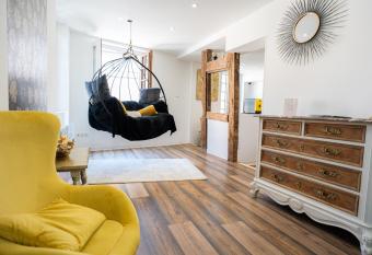 Appartement de la noblesse - designed by C.M allows 18 year olds to book a room