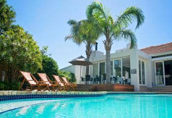 First Avenue Guesthouse has Balcony rooms