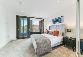 The Gatsby Luxury Apartment has Balcony rooms