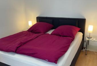 Zimmer im Herzen von Durlach allows 18 year olds to book a room
