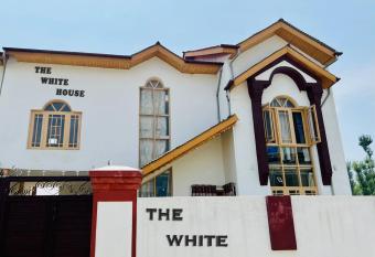 The White House has Balcony rooms
