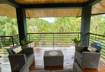 Casa Aguelo has Balcony rooms