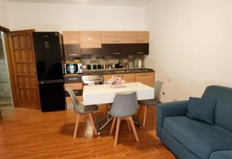 Appartamento in contesto famigliare con giardino - Tivoli Terme has Balcony rooms