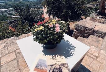 La bella vista has Balcony rooms