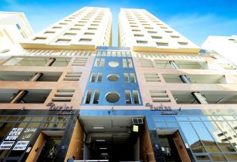 Empire Apartments has Balcony rooms