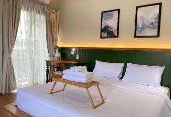 Alleyhill Phuket - Private & Cozy Boutique has rooms with a private hot tub