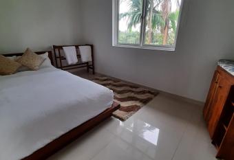 The colombo bungalow has Balcony rooms