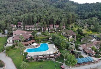 Hotel Berke Ranch&Nature allows 18 year olds to book a room