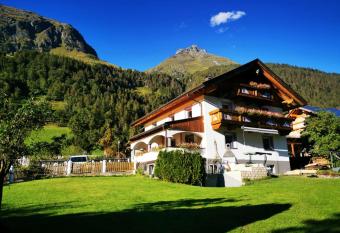 Appartment Elias has Balcony rooms