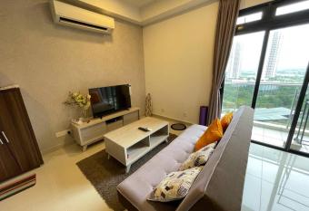 Meridin SOVO Studio CoupleStay WiFi&Netflix By WP HomeStay has Balcony rooms
