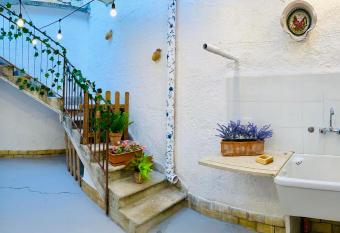 RAKAM Bed and Breakfast allows 18 year olds to book a room