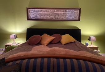 King Suite Centre Alkmaar allows 18 year olds to book a room