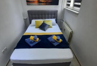 Apartment Alex has rooms with a private hot tub