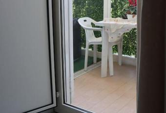 Holiday-Caroline apartment allows 18 year olds to book a room