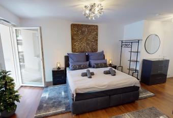SweetHome - Business-Apartment mit Kueche und Terrasse, NETFLIX, Stellplatz allows 18 year olds to book a room