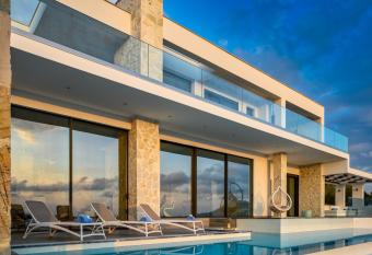 KOA Spa Villa-Luxury villa in Gialova with own Spa has Balcony rooms