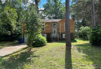 Heroes Square Hostel Shared Room allows 18 year olds to book a room