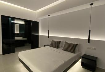 Evenos Suites allows 18 year olds to book a room