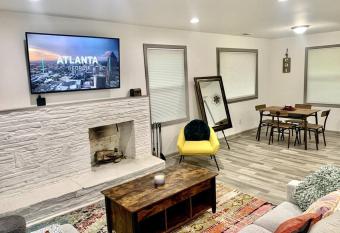 Spacious Home (3BD/2BA) on a Hill near Dwntwn ATL has Balcony rooms