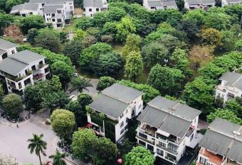 Cuong s paradise! The Healthiest Choice in Ecopark has Balcony rooms