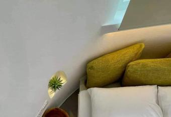 Thronos allows 18 year olds to book a room