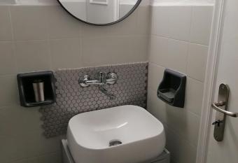 Studios Margaret allows 18 year olds to book a room