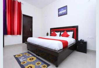 NOIDA DREAMZ 46 allows 18 year olds to book a room